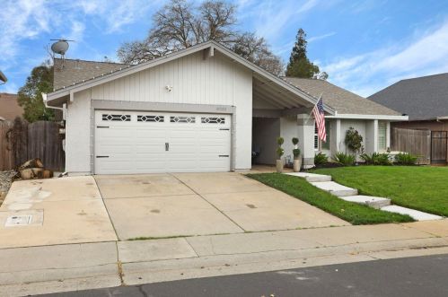 9020 Lismore Dr, Elk Grove CA  95624-2661 exterior