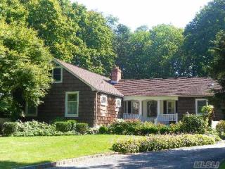 125 Suydam Ln, Bay Port, NY 11705-2151