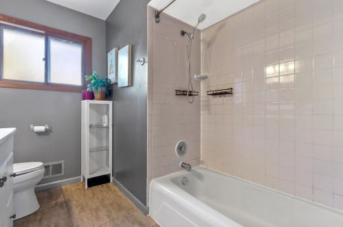 5050 20th St, Milwaukee WI 53233-2506 exterior