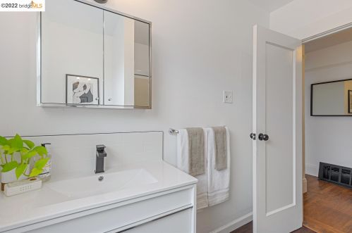 2714 60 Ave, Oakland CA 94605-1501 exterior