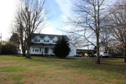 1527 Bluebird Ln, Maryville, TN 37803-8703