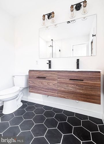 415 Liberty St, Charles Town WV  25414-1827 exterior