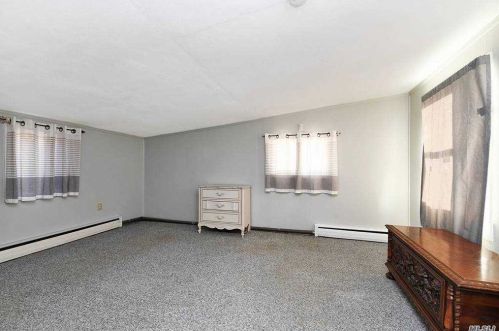 324 4 St, Elwood NY  11731-2930 exterior