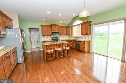 42 Putter Ln, Pottstown PA  19464-7801 exterior