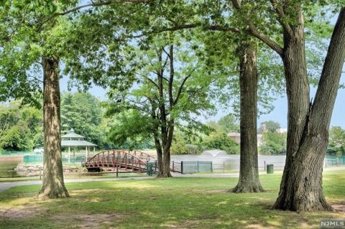 414 Midland Ave, Outwater NJ  07026-1660 exterior