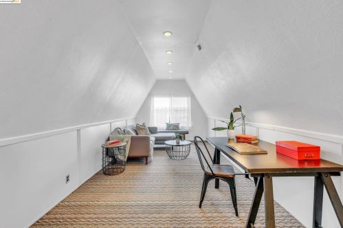 1042 Foothill Blvd, Oakland CA  94606-3016 exterior