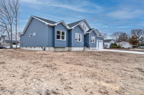 414 Seaward Pl, Lacey NJ  08731-2836 exterior