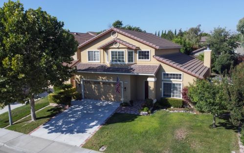 1581 Mimosa St, Hollister, CA 95023-8054