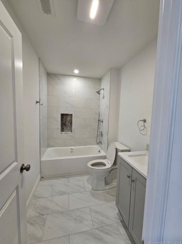 8 Concord St, Danbury CT  06810-6411 exterior