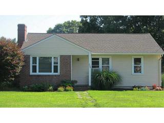 226 Garden City Dr, Cranston, RI 02920-8214