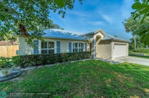 1908 Flower Ln, Fort Pierce, FL 34953-1827