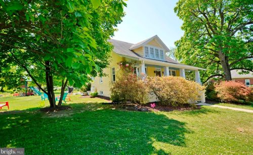 21 Loudoun St, Lovettsville VA  20180-8513 exterior