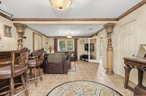 471 Bonnie Ct, Yorktown Hgts NY  10598-2001 exterior