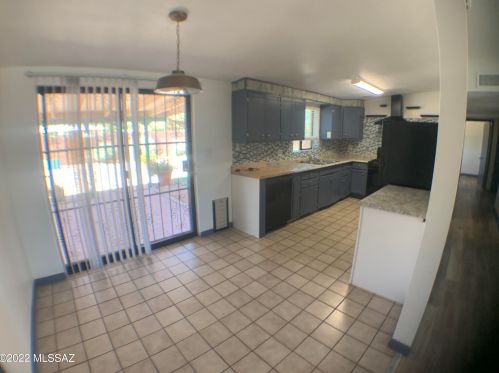 6658 Calle Dened, Tucson AZ  85710-5616 exterior