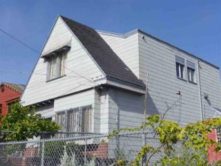 3704 West St, Oakland, CA 94608-3923