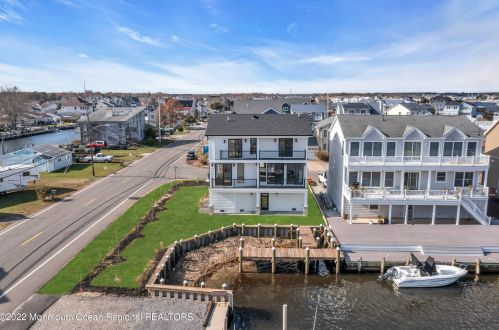 1217 Niihau Dr, Lacey NJ  08731-4702 exterior