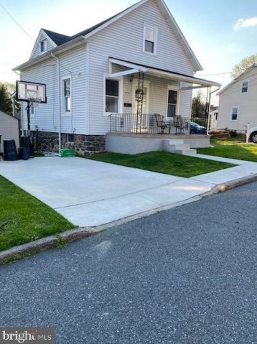 1418 Brookside Ave, Boothwyn, PA 19061-4134