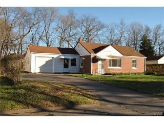 16 Woodford Dr, Bloomfield, CT 06002-2724