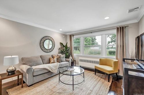 239 Davis Ave, White Plains NY  10605-3213 exterior