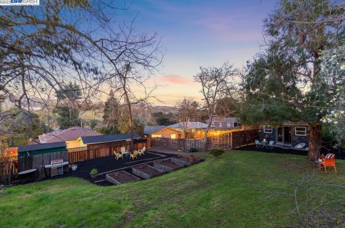 8117 Greenly Dr, Oakland, CA 94605-3642