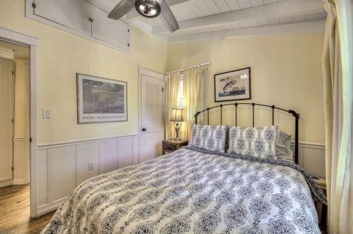 966 Fitzhugh St, Sanibel FL  33957-4520 exterior