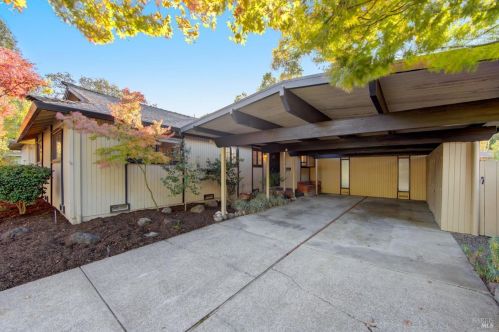 2415 Tamarisk Dr, Santa Rosa CA  95405-8435 exterior