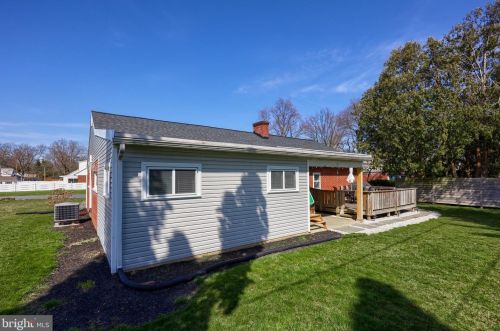 90 Stanley Ave, Landisville PA  17538-1023 exterior