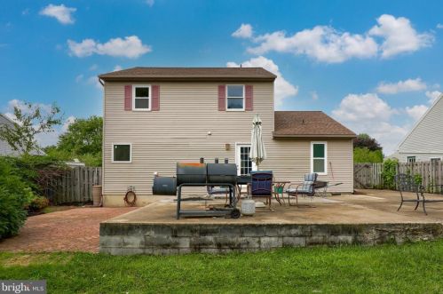 194 Jonathan Way, Red Lion PA  17356-9044 exterior