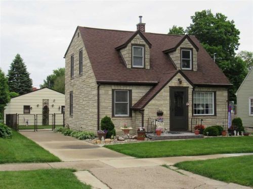 1437 Bertch Ave, Waterloo, IA 50702-2303