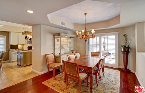 5100 Noble Ave, Van Nuys CA 91402-4509 exterior