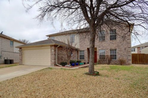 912 Hummingbird Trl, Fort Worth, TX 76131-4884