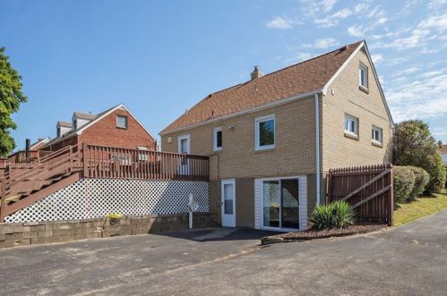 1503 Middlecrest Dr, Glenshaw, PA 15116-3209