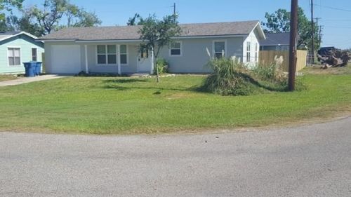 1202 Lady Clare St, Rockport, TX 78382-3118
