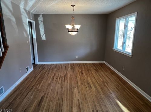 26 Robinson Dr, West Paterson NJ  07424-2929 exterior