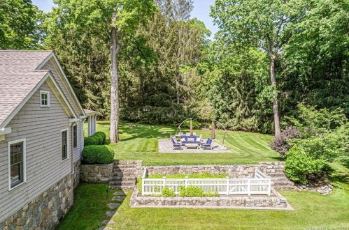 460 Cascade Rd, Stamford, CT 06903-3013