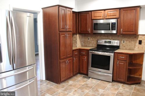 4603 Naamans Creek Rd, Boothwyn PA  19060-2214 exterior