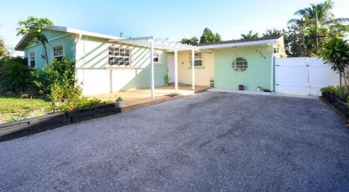 5646 Middlecoff Dr, West Palm Beach, FL 33413-1239
