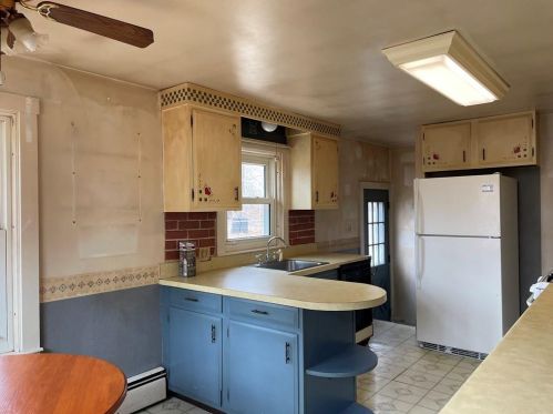 45 Gardiner Ave, North Kingstown RI  02852-4713 exterior