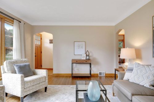 879 Hoyt Ave, Saint Paul, MN 55106-1042