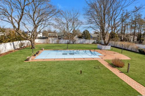 15 Purdy Ave, Elwood NY  11731-4501 exterior
