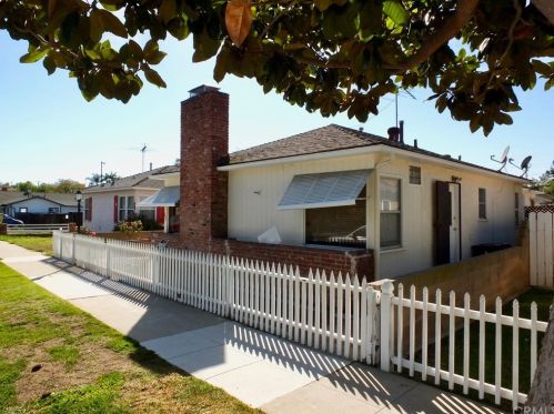 657 Quincy Ave, Long Beach, CA 90814-1818