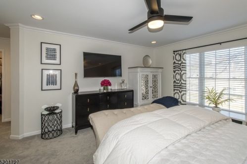 4 Stevens Ln, Martinsville NJ  08836-2249 exterior