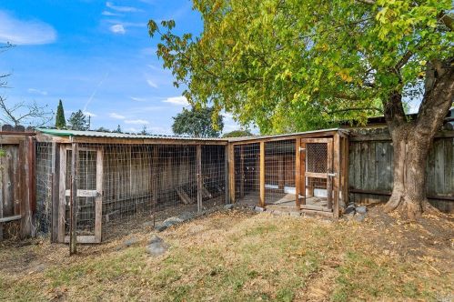 1233 Gloria Dr, Santa Rosa CA 95407-7483 exterior