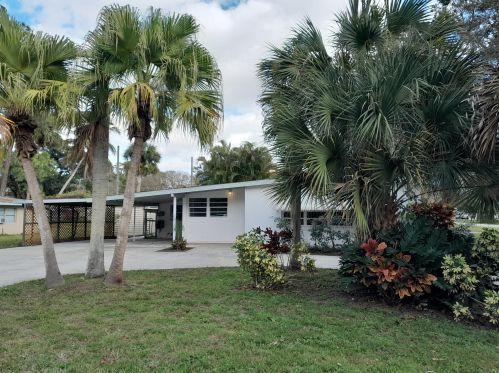 2106 79th Ct, Vero Beach FL  32966-1365 exterior