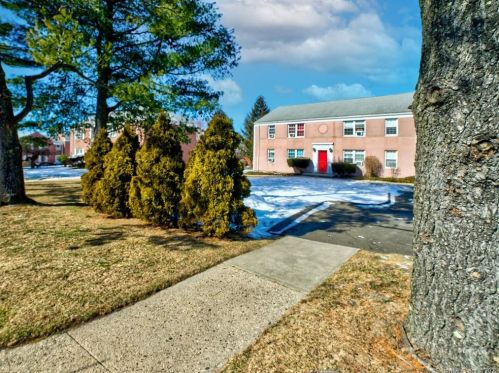 1084 Main St, Stamford, CT 06902-4323