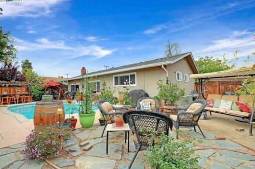 1220 Hillcrest Ave, Livermore CA  94550-4923 exterior