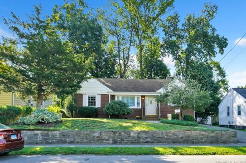511 Goldenrod Ave, Bridgeport, CT 06606-3324