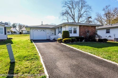 62 Tony Ct, Bricktown, NJ 08724-2454