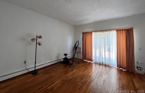 3 Walnut Dr, Uncasville, CT 06382-1247