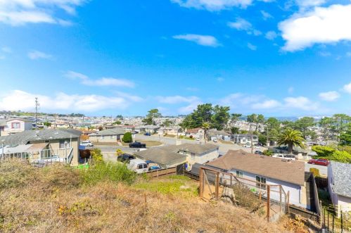 871 Larchmont Dr, Daly City CA  94015-3641 exterior